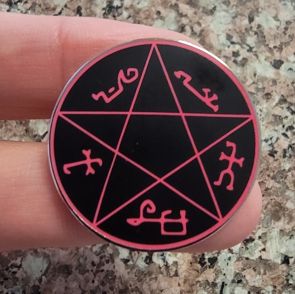 *2 for $13* Supernatural Devil's Trap Symbols Pentagram Round Enamel Pin - Picture 4 of 4